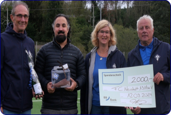 V.l.: Rolf Eckert (vorstand Sport), Tobias Rodrigues Pereira (Vertriebsleiter BBBank), Melanie Ackermann (Jugendleiterin). Dr. Roland Weis (Vorstandsvorsitzender)