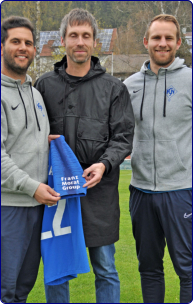 v.l.: Ranil Weerakkody (Co-Trainer), Stefan Federer (Framo Morat), Rick Kiefer (Sponsoring FCN)