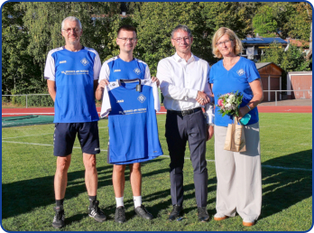 Christian Winterhalder, Anton Balke (Trainer), Dr. Guido Mattisseck (Dr. Brunner u. Partner) und Melanie Ackermann (Jugendleiterin).